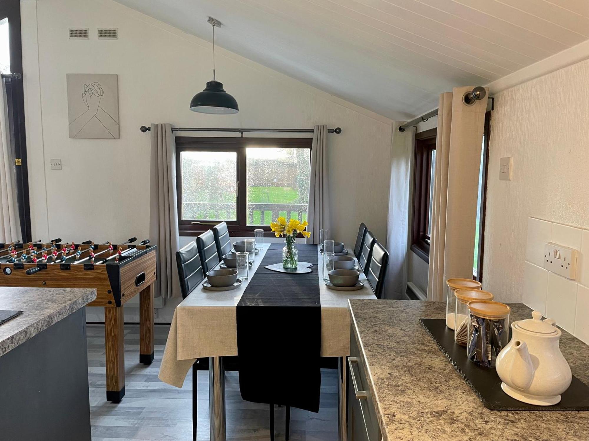Cosy 3 Bed Lodge In Hoburne, Cotswolds South Cerney Esterno foto