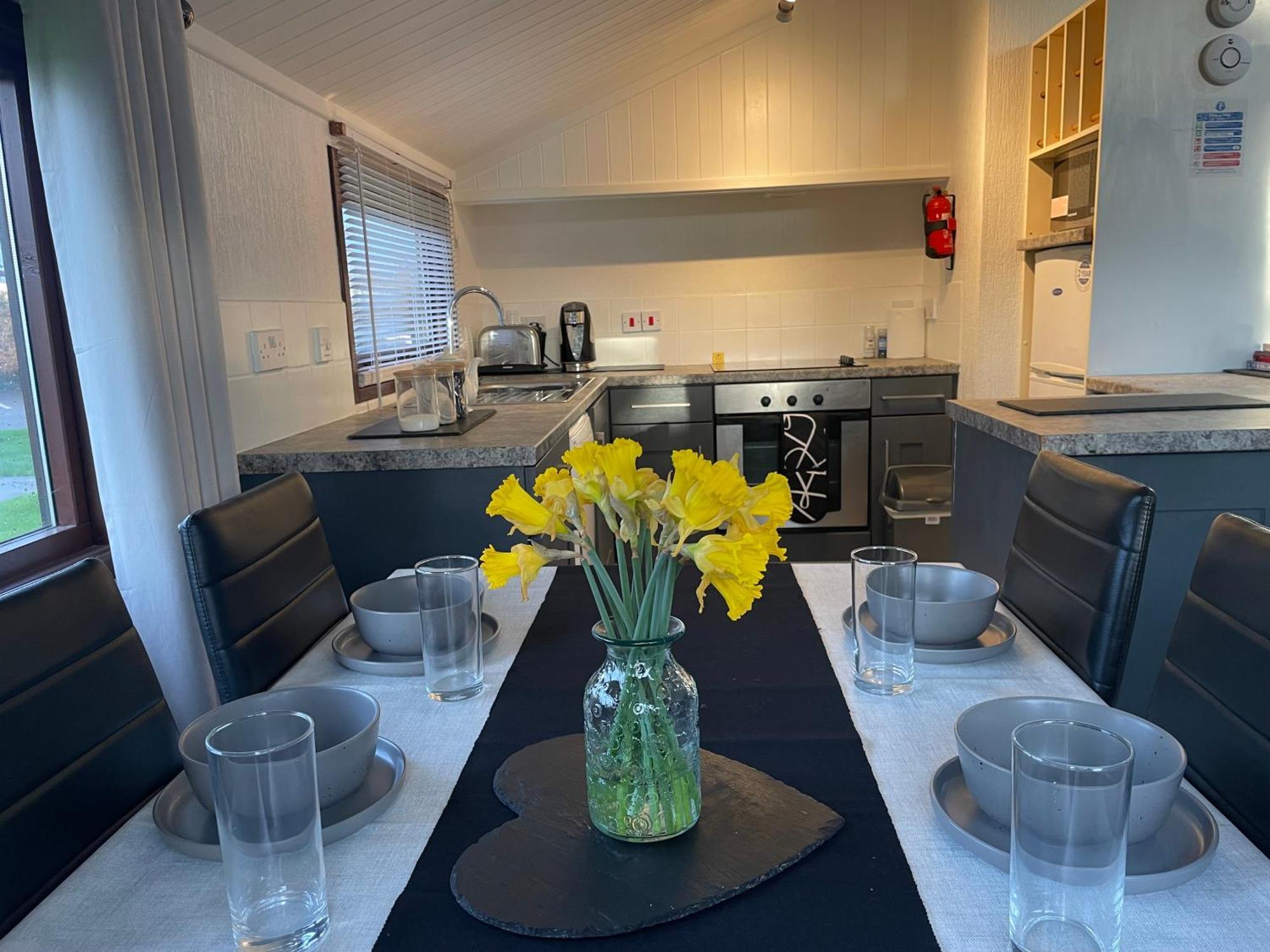 Cosy 3 Bed Lodge In Hoburne, Cotswolds South Cerney Esterno foto
